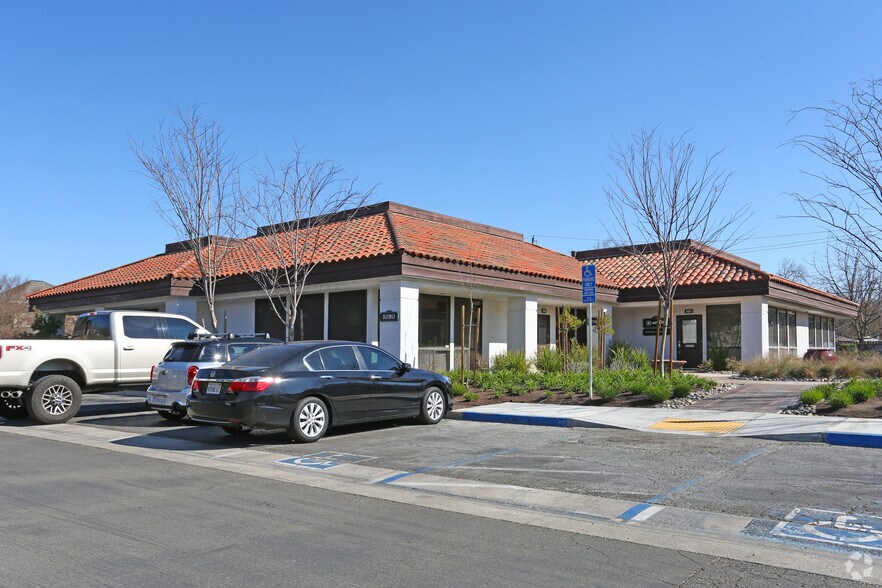 More Photos Of 5090 N Fruit Ave, Fresno Office For Lease