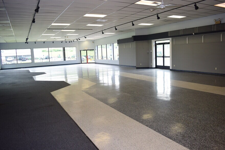 More Photos Of 2013 General Potter Hwy, Centre Hall Showroom For Sale