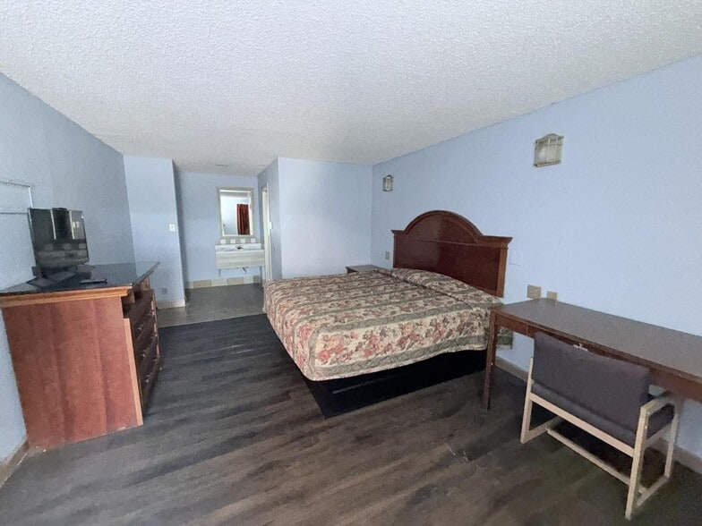 More Photos Of 1131 Austin Hwy, San Antonio Hotel For Sale