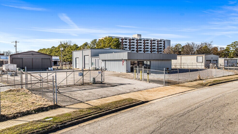 More Photos Of 1705 Cherokee Blvd, Memphis Warehouse For Sale