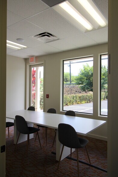 More Photos Of 75-5919 Walua Rd, Kailua Kona Office For Lease