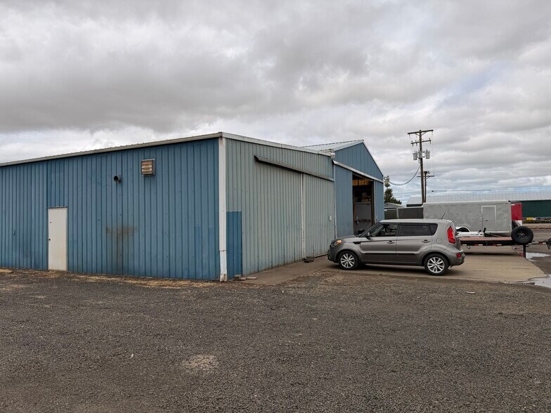 Primary Photo Of 13000 S Pacific Hwy W, Monmouth Showroom For Sale