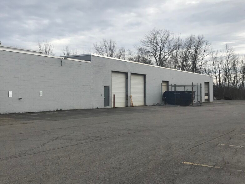 More Photos Of 2025 Brighton Henrietta Town Line Rd, Rochester Manufacturing For Lease
