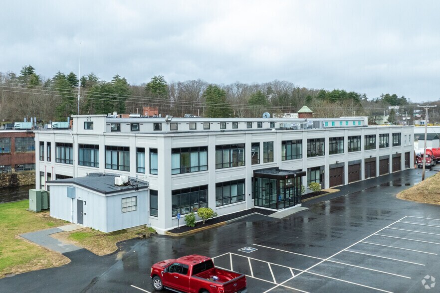 Primary Photo Of 80 Optical Dr, Southbridge Flex For Lease