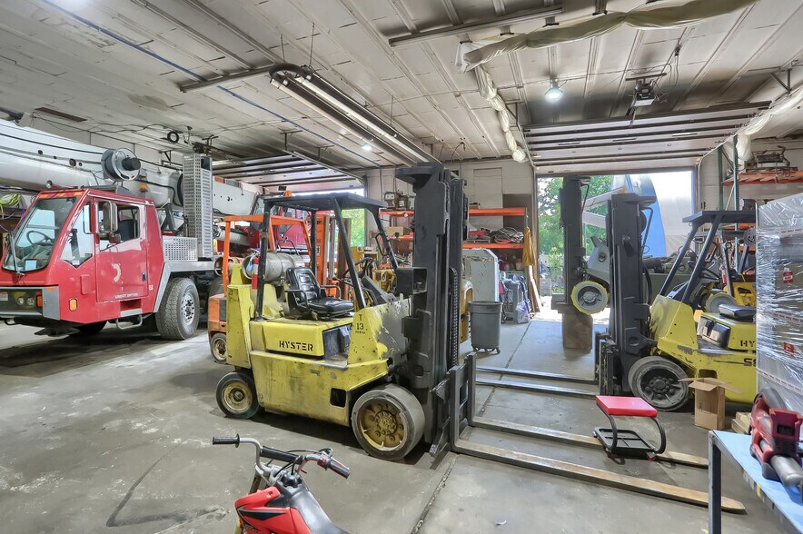 More Photos Of 740 Greensburg Rd, New Kensington Warehouse For Lease