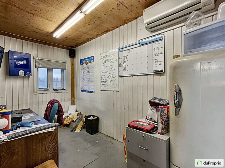 More Photos Of 30 Rte 122, Sainte-clotilde-de-horton Industrial For Sale