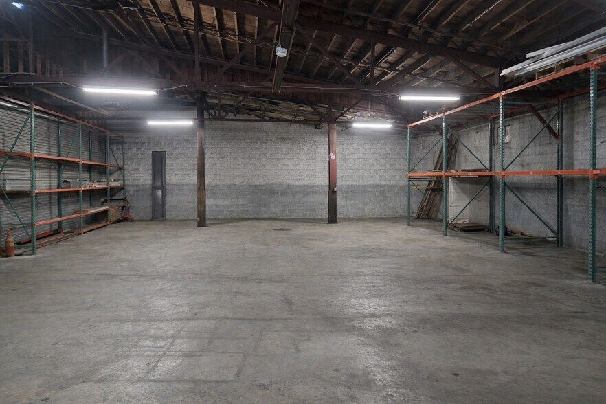 More Photos Of 432 N Royal St, Jackson Warehouse For Lease