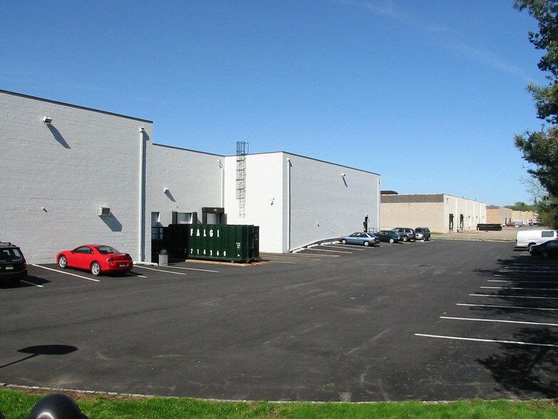 More Photos Of 23 Madison Rd, Fairfield Warehouse For Lease