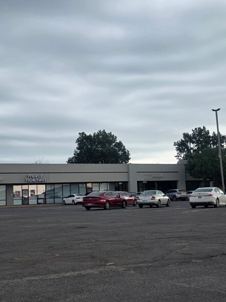 Primary Photo Of 1300-1336 S York St, Muskogee Storefront For Lease