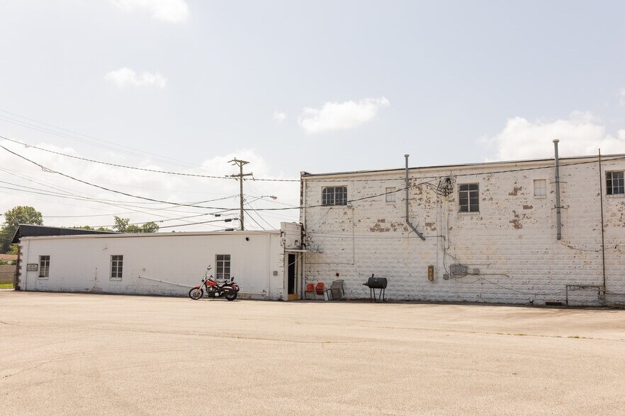 More Photos Of 1007 Smith St, Milton General Retail For Sale