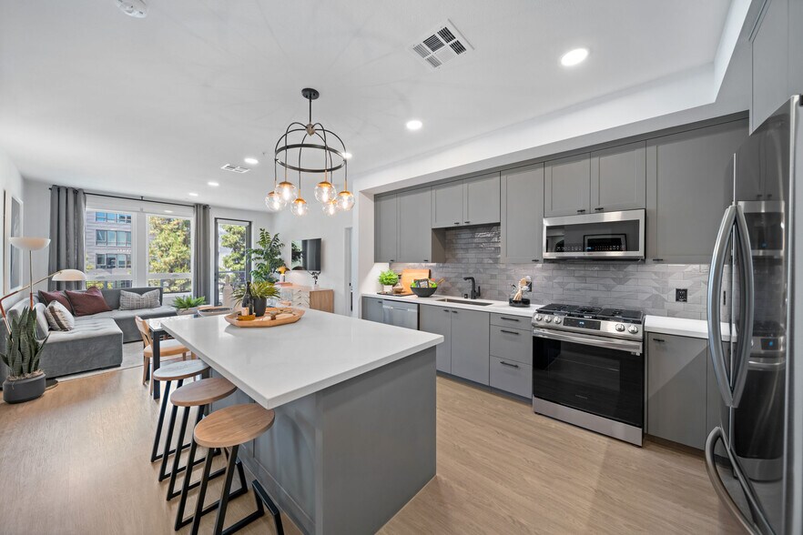 More Photos Of 585 Anton Blvd, Costa Mesa Apartments For Lease