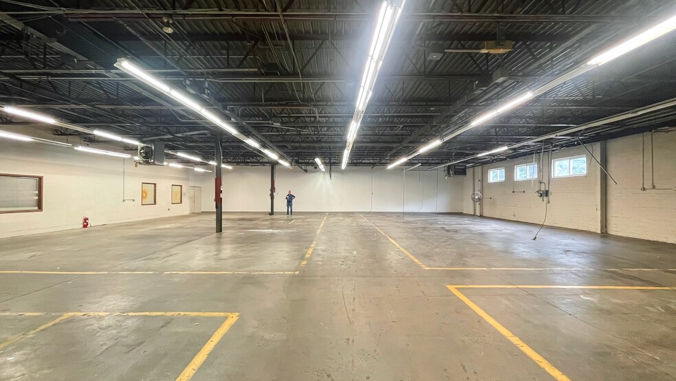 More Photos Of 9 Britton Dr, Bloomfield Manufacturing For Lease