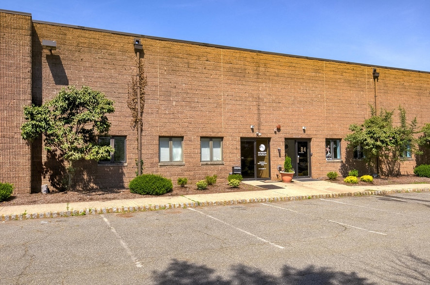More Photos Of 60 E Hanover Ave, Morris Plains Showroom For Sale