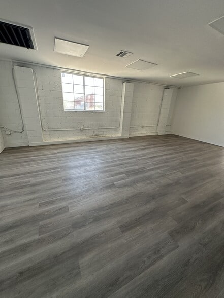 More Photos Of 10066 San Fernando Rd, Pacoima Specialty For Lease
