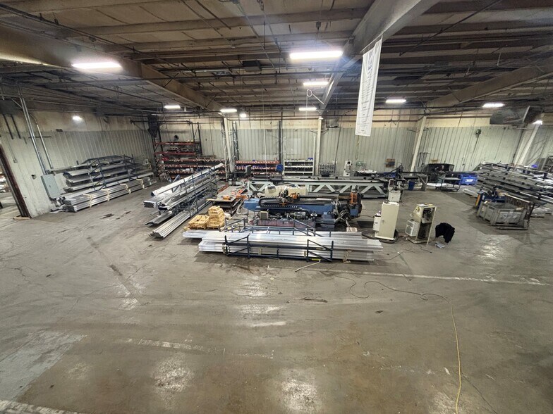 More Photos Of 100 E Industrial Dr, Cromwell Manufacturing For Sale