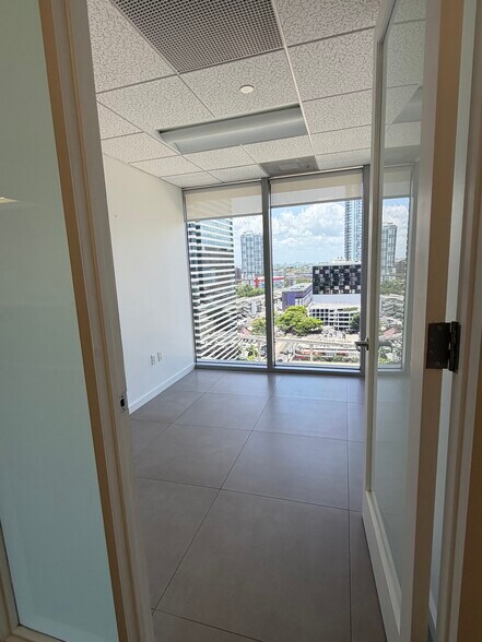 More Photos Of 150 SE 2nd Ave, Miami Office Residential For Lease