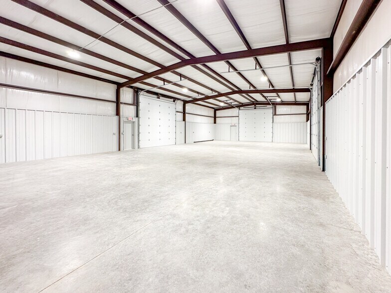 More Photos Of 7115 N County Road 1294, Midland Warehouse For Lease