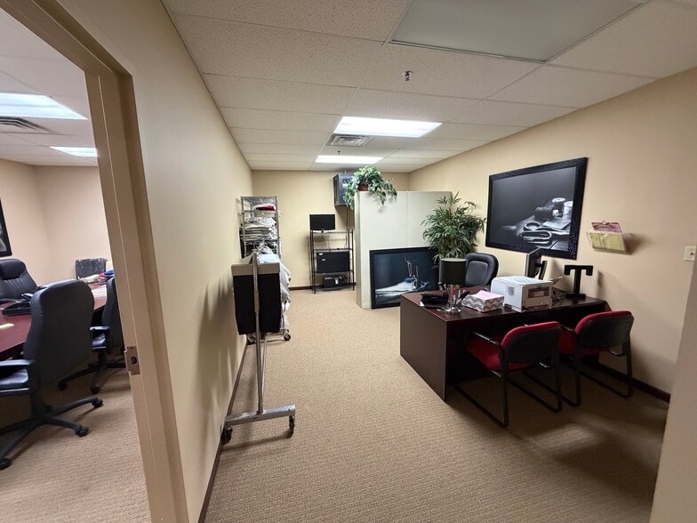 More Photos Of 3310 Middlebury St, Elkhart Manufacturing For Lease