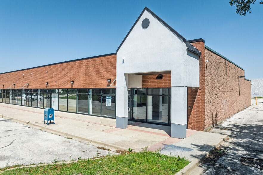 More Photos Of 760-836 E Rand Rd, Arlington Heights General Retail For Sale