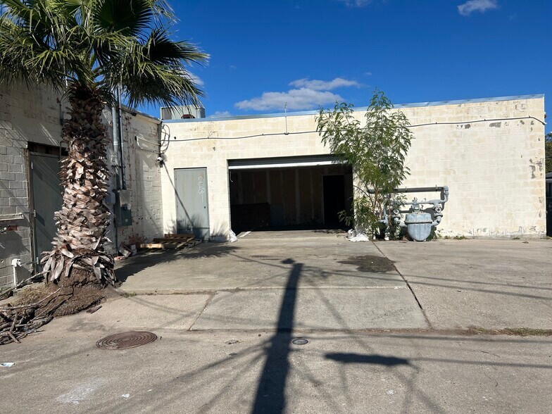 More Photos Of 4346 S Staples St, Corpus Christi Freestanding For Lease