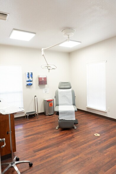 More Photos Of 2001 Rockview Dr, Granbury Medical For Lease
