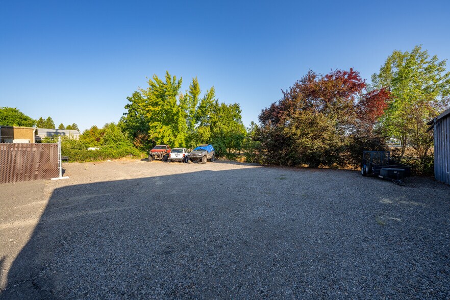 More Photos Of 3311 Biddle Rd, Medford Auto Repair For Sale