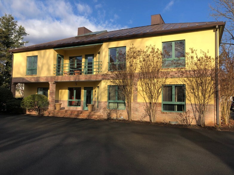 More Photos Of 5 N Hamilton St, Middleburg Office For Sale