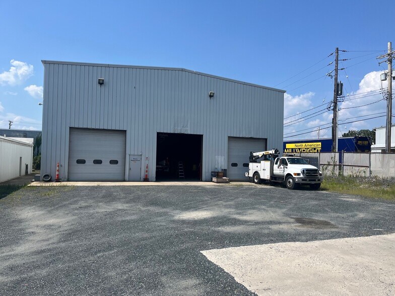More Photos Of 2002 Graves Ct, Dundalk Warehouse For Sale