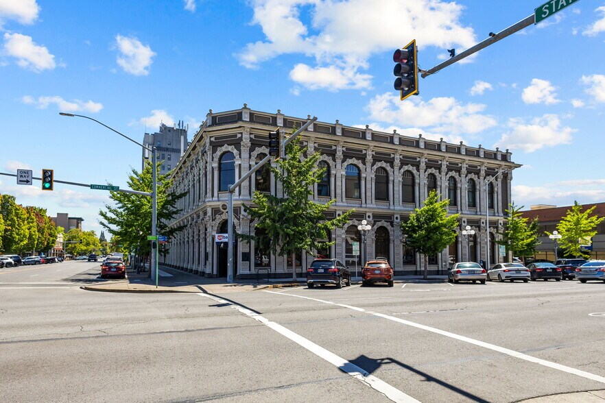 More Photos Of 302 State St, Salem Bank For Lease