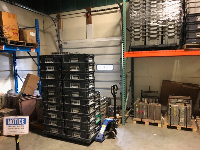 More Photos Of 5979 N Elm Ave, Millerton Warehouse For Lease