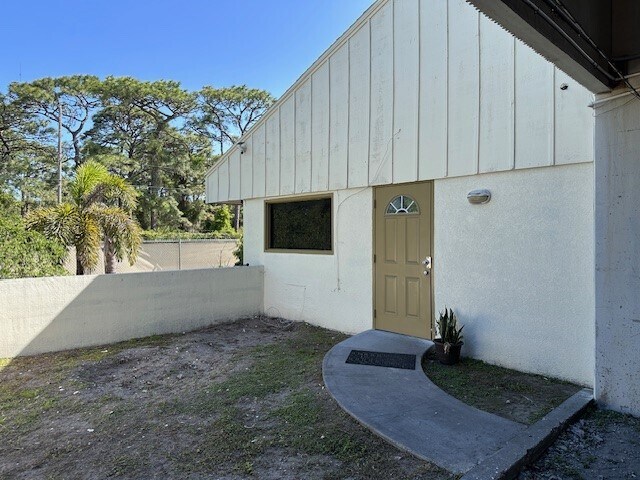 More Photos Of 761 Wesley Ave, Tarpon Springs Manufacturing For Sale