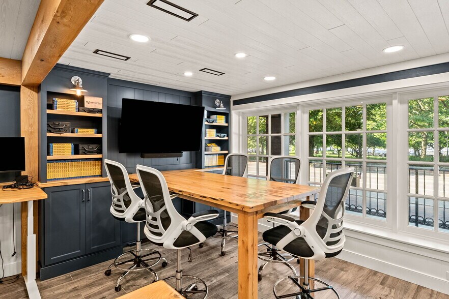 More Photos Of 1 Merrimac St, Newburyport Apartments For Lease