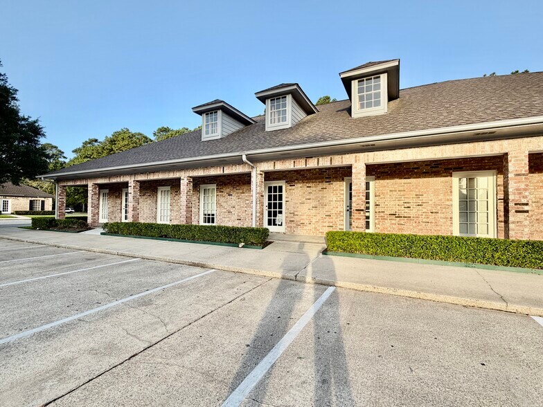 More Photos Of 3560 Delaware St, Beaumont Medical For Sale