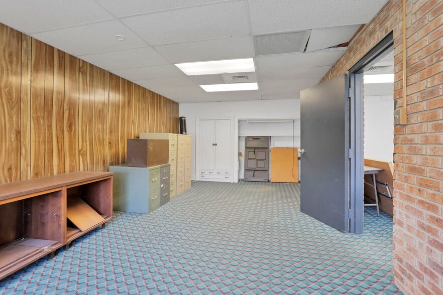 More Photos Of 300 E Auburn Ave, Springfield Office For Sale