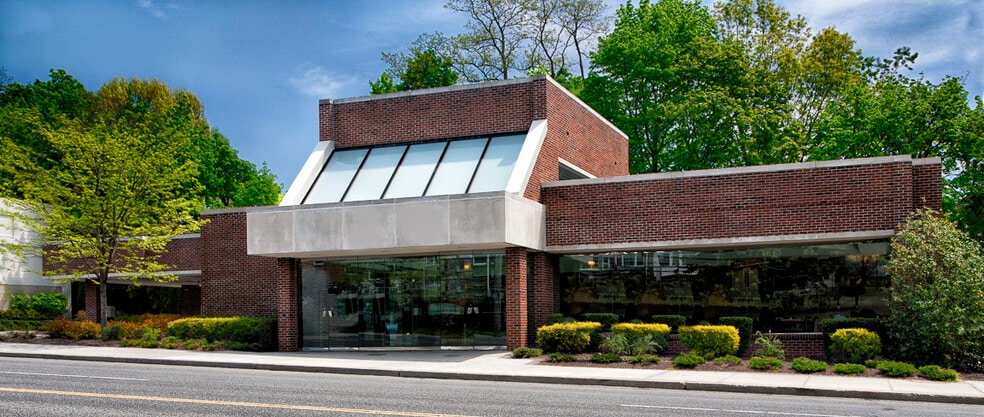 More Photos Of 1289 Boston Post Rd, Larchmont Freestanding For Sale