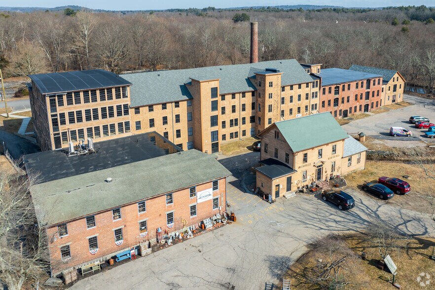 More Photos Of 146 Mendon St, Uxbridge Loft Creative Space For Lease