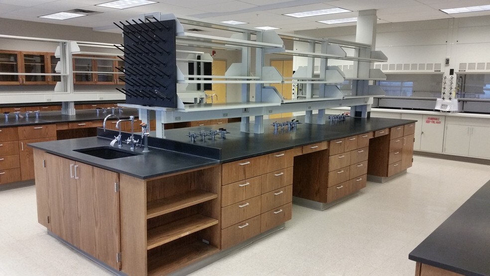 More Photos Of 9800 Connecticut St, Merrillville Office For Lease