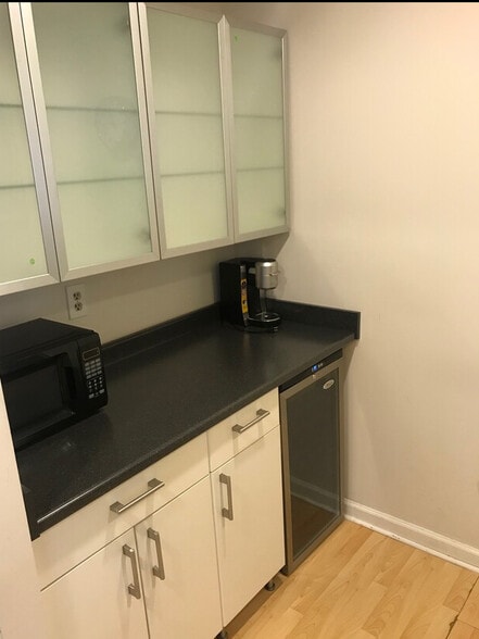 More Photos Of 8607-8609 2nd Ave, Silver Spring Medical For Sale