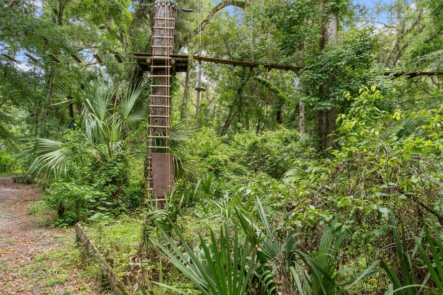 More Photos Of 6440 Cedar Ln, Brooksville Sports And Entertainment For Sale