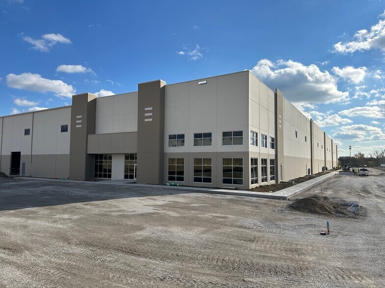 More Photos Of 1125 Strategic Pky, Springdale Warehouse For Lease