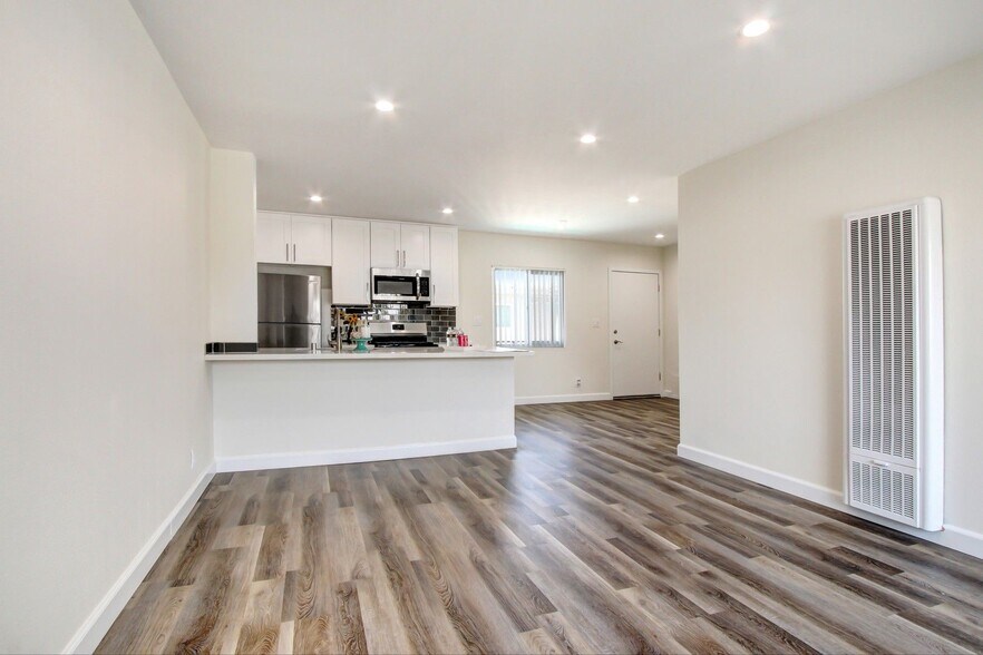 More Photos Of 14849 Vanowen St, Van Nuys Apartments For Sale