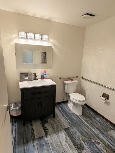 More Photos Of 6103-6105 E Grant Rd, Tucson Office For Sale