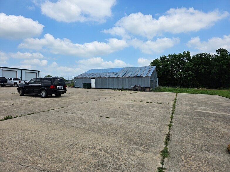 More Photos Of 1210 N 1st Ave, Durant Warehouse For Sale