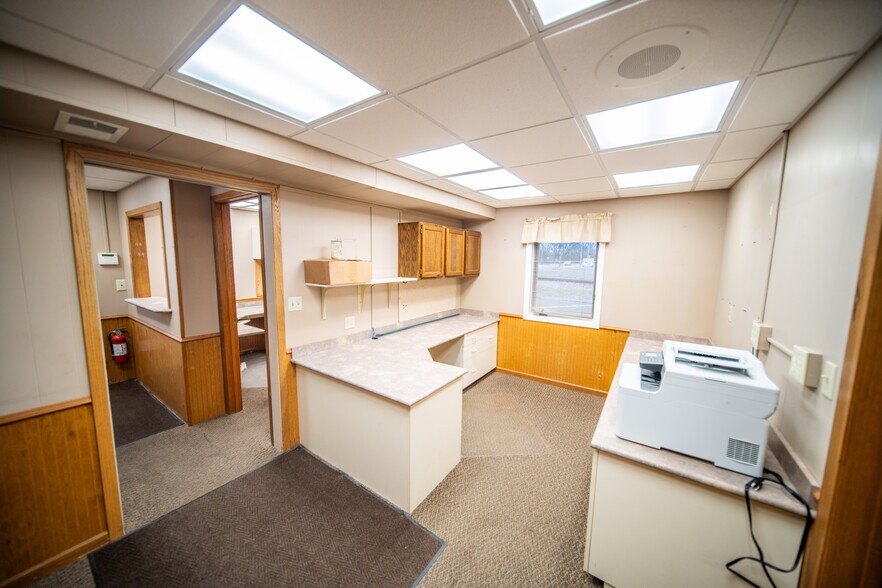 More Photos Of 1006 8th Ave SW, Austin Flex For Lease