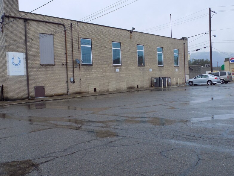 More Photos Of 121 Jefferson Ave, Moundsville Showroom For Sale