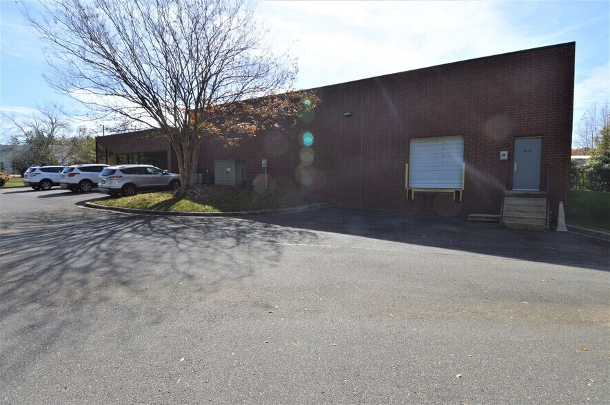 More Photos Of 3250 Green Park Cir, Charlotte Warehouse For Lease