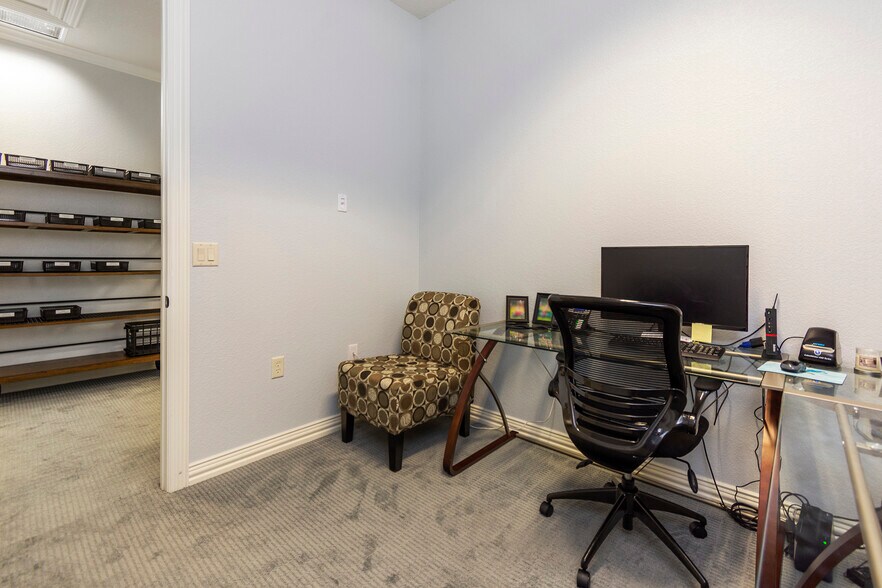 More Photos Of 7633 Bellaire Dr S, Fort Worth Medical For Sale