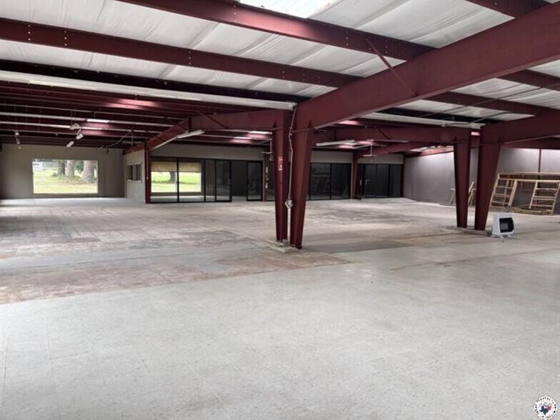 More Photos Of 4210 E 9th St, Texarkana Freestanding For Sale