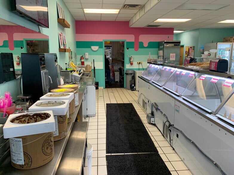 More Photos Of 1702-1740 Fordem Ave, Madison General Retail For Lease