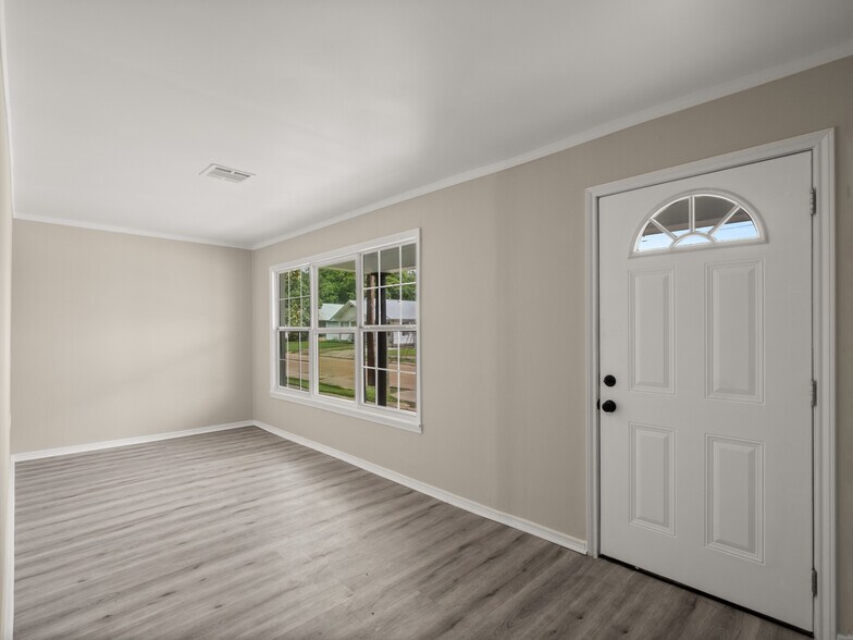 More Photos Of 101 W Center St, DeQuincy Office For Lease